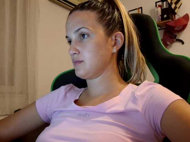 lean-cheeky live cam on BongaCams