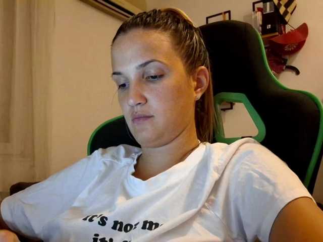 lean-cheeky live cam on BongaCams