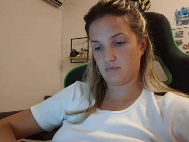 lean-cheeky live cam on BongaCams