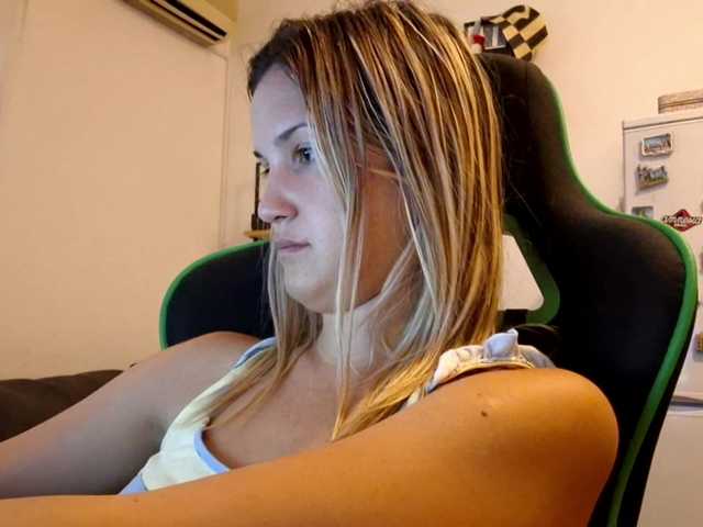 lean-cheeky live cam on BongaCams