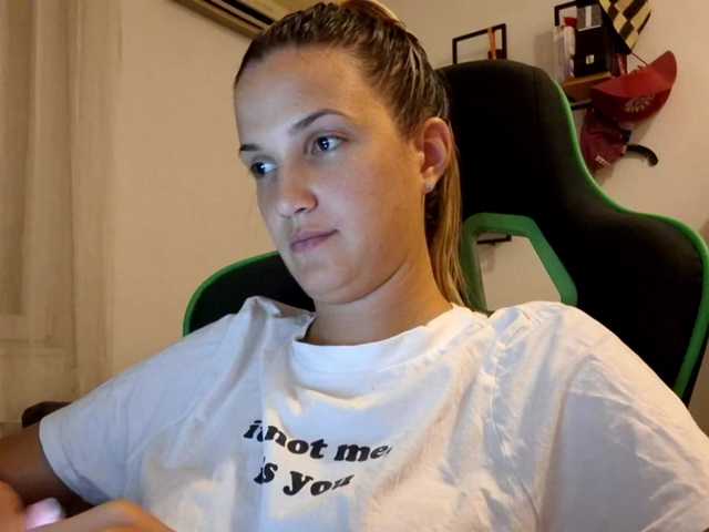lean-cheeky live cam on BongaCams