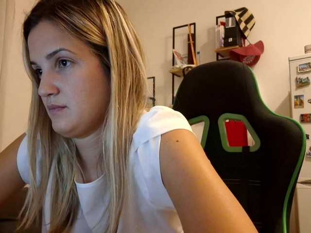 lean-cheeky live cam on BongaCams