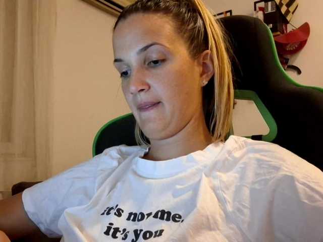 lean-cheeky live cam on BongaCams