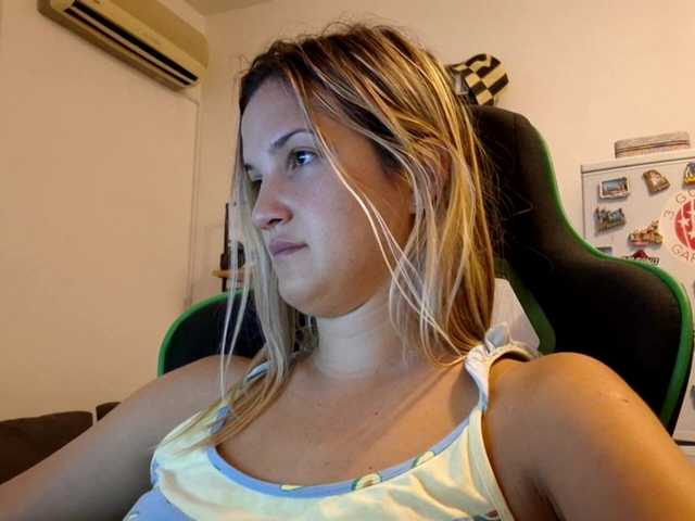 lean-cheeky live cam on BongaCams