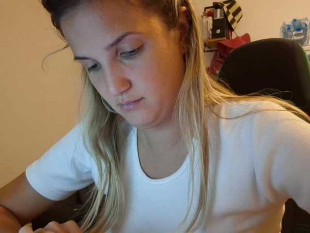 lean-cheeky live cam on BongaCams