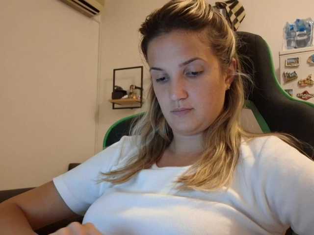 lean-cheeky live cam on BongaCams