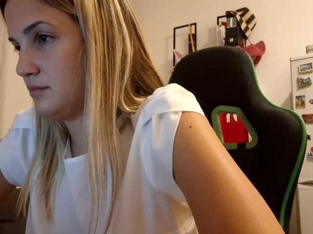 lean-cheeky live cam on BongaCams