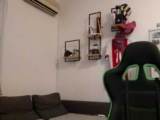 lean-cheeky live cam on BongaCams
