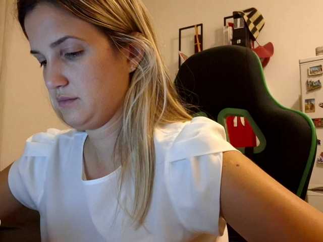 lean-cheeky live cam on BongaCams