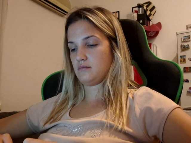 lean-cheeky live cam on BongaCams