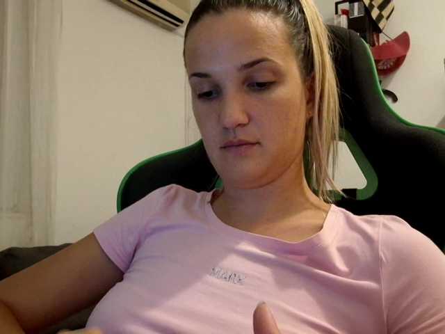lean-cheeky live cam on BongaCams