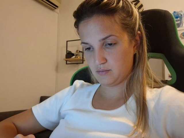 lean-cheeky live cam on BongaCams