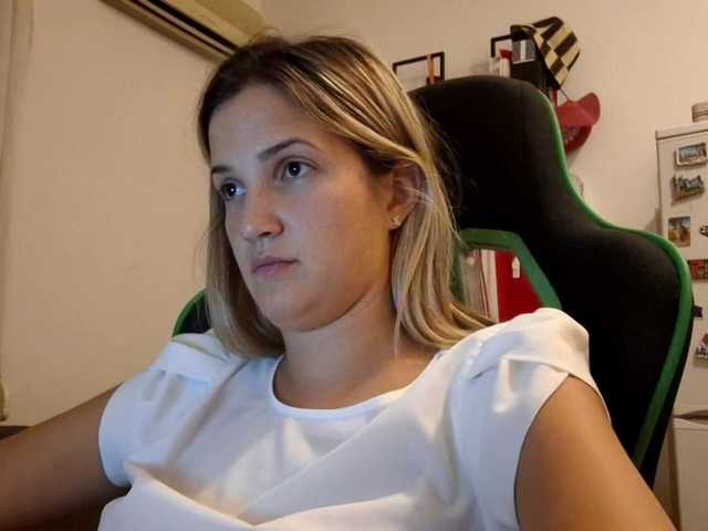lean-cheeky live cam on BongaCams