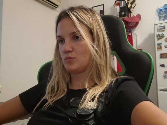 lean-cheeky live cam on BongaCams