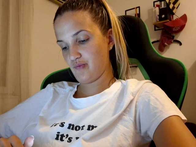lean-cheeky live cam on BongaCams