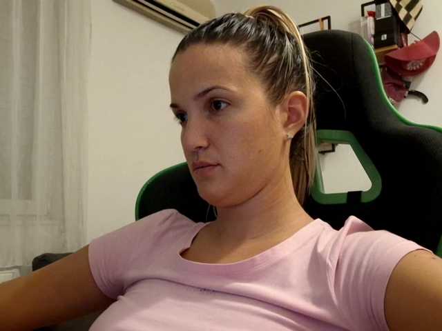lean-cheeky live cam on BongaCams