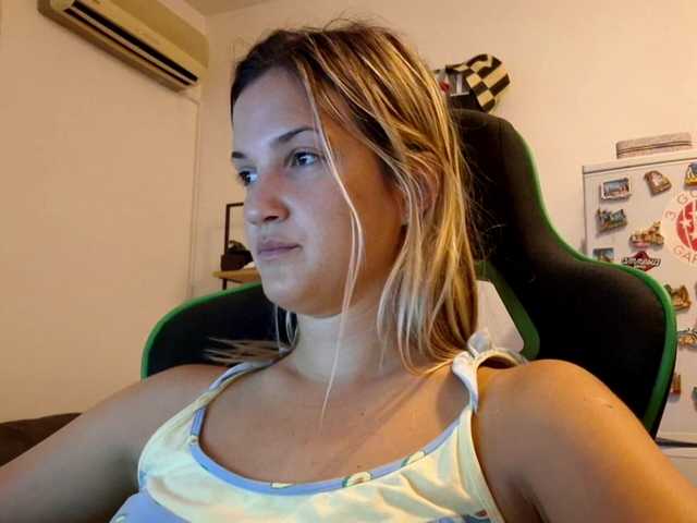 lean-cheeky live cam on BongaCams