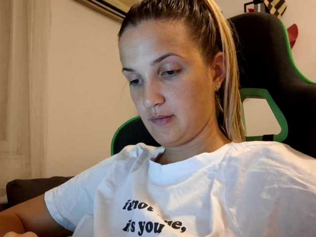 lean-cheeky live cam on BongaCams