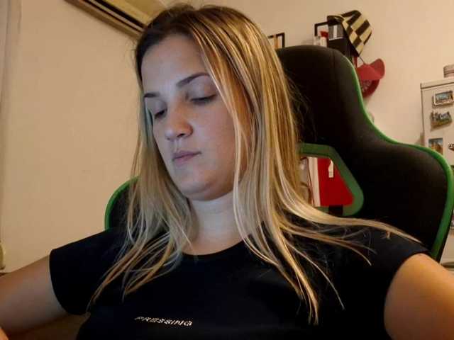 lean-cheeky live cam on BongaCams