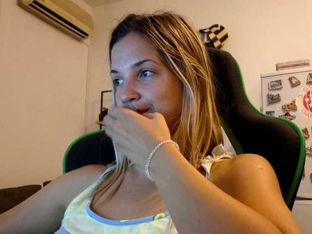 lean-cheeky live cam on BongaCams