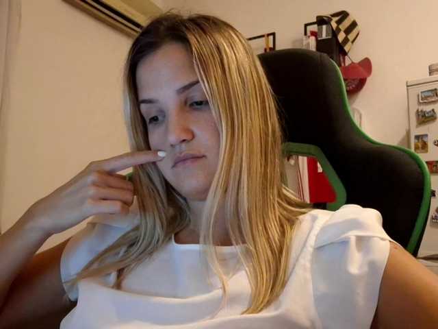 lean-cheeky live cam on BongaCams