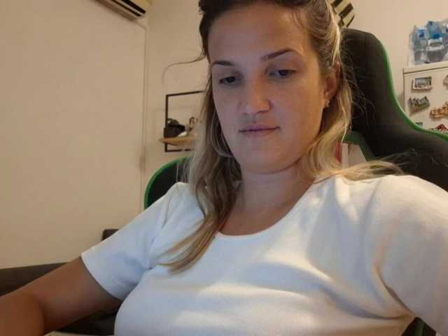 lean-cheeky live cam on BongaCams