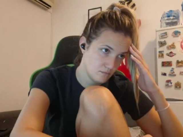 lean-cheeky live cam on BongaCams