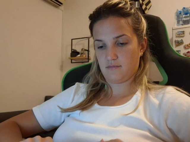 lean-cheeky live cam on BongaCams