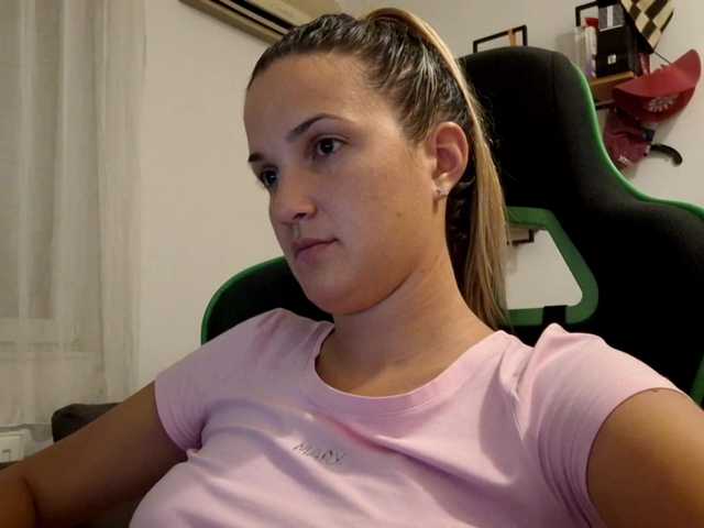 lean-cheeky live cam on BongaCams