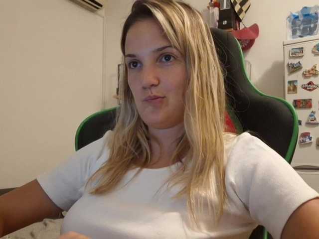 lean-cheeky live cam on BongaCams