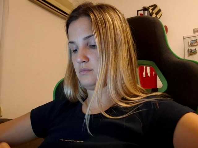 lean-cheeky live cam on BongaCams