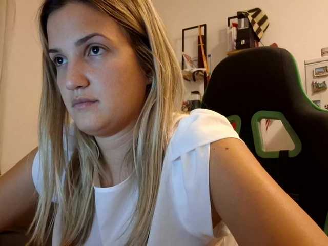 lean-cheeky live cam on BongaCams