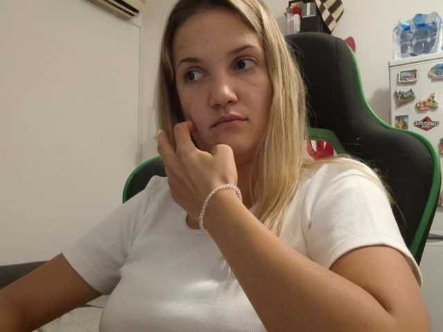 lean-cheeky live cam on BongaCams