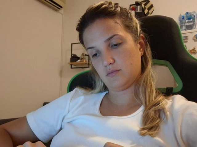 lean-cheeky live cam on BongaCams