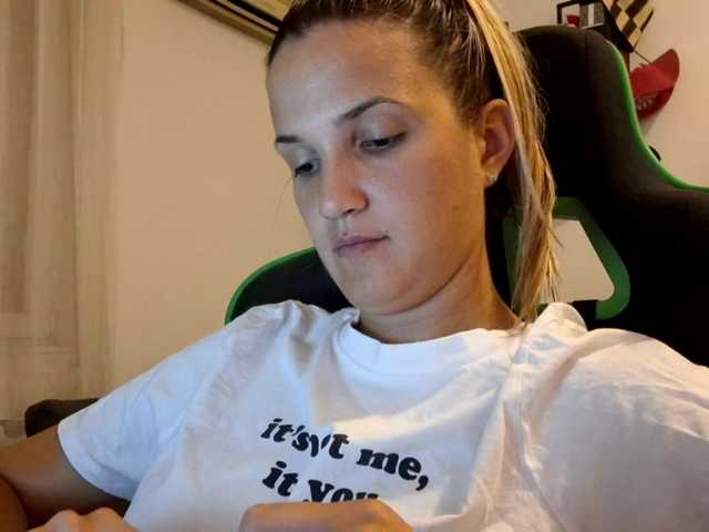 lean-cheeky live cam on BongaCams