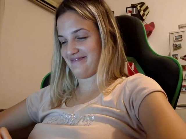 lean-cheeky live cam on BongaCams