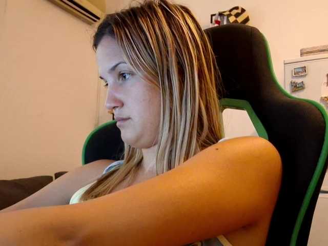 lean-cheeky live cam on BongaCams