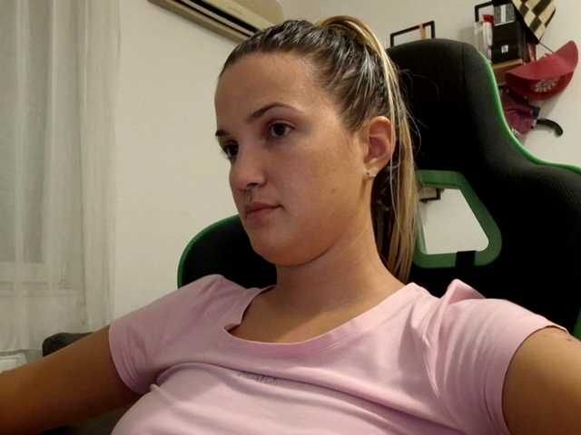 lean-cheeky live cam on BongaCams