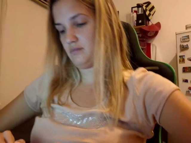 lean-cheeky live cam on BongaCams