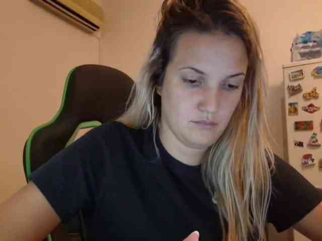 lean-cheeky Live Webcam on BongaCams
