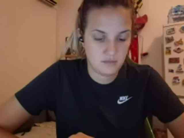 lean-cheeky Live Webcam on BongaCams