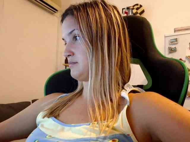 lean-cheeky Live Webcam on BongaCams