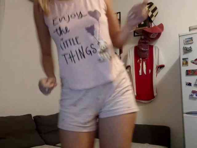 lean-cheeky webcam
