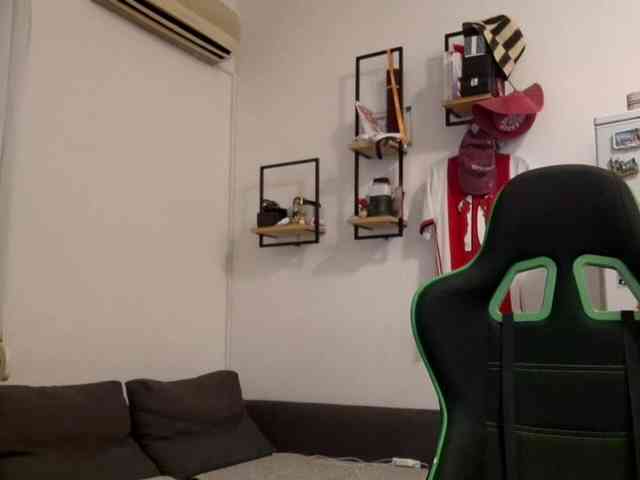 lean-cheeky webcam
