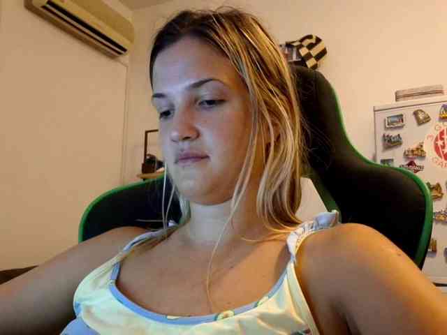 lean-cheeky Live Webcam on BongaCams