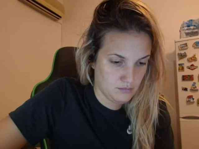 lean-cheeky Live Webcam on BongaCams