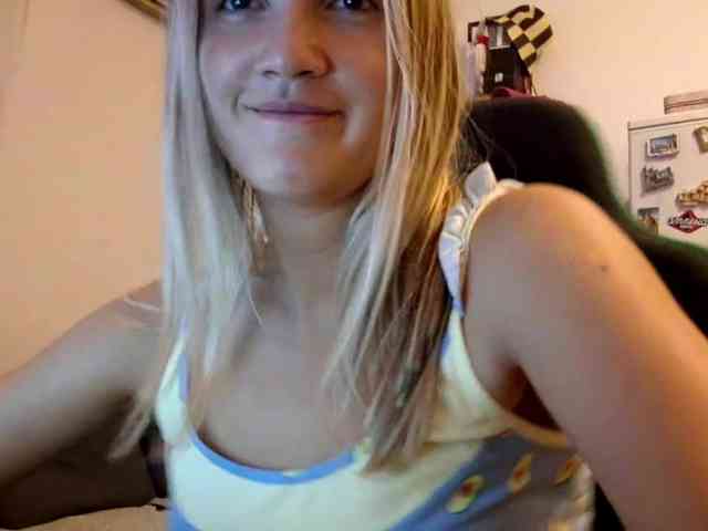 lean-cheeky Live Webcam on BongaCams