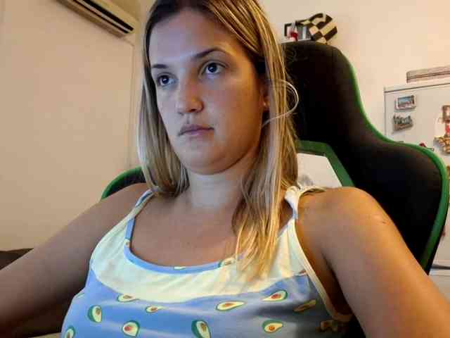 lean-cheeky Live Webcam on BongaCams