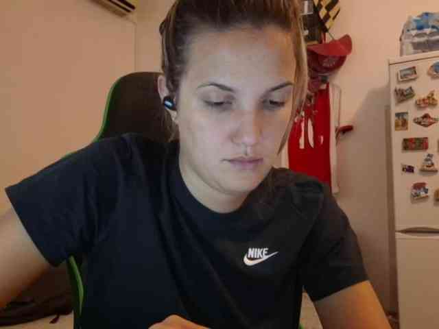 lean-cheeky webcam