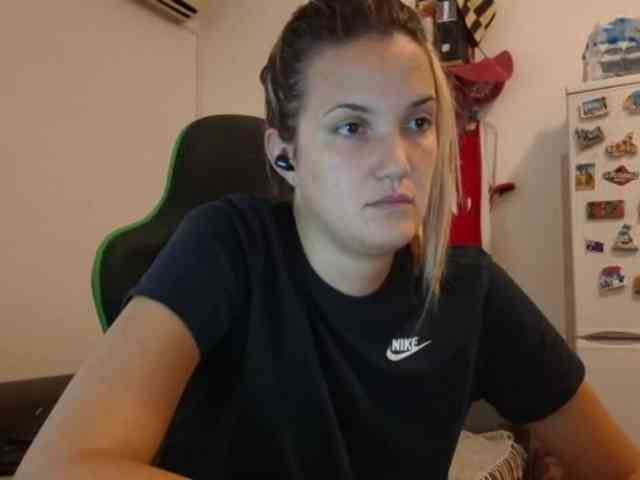 lean-cheeky Live Webcam on BongaCams